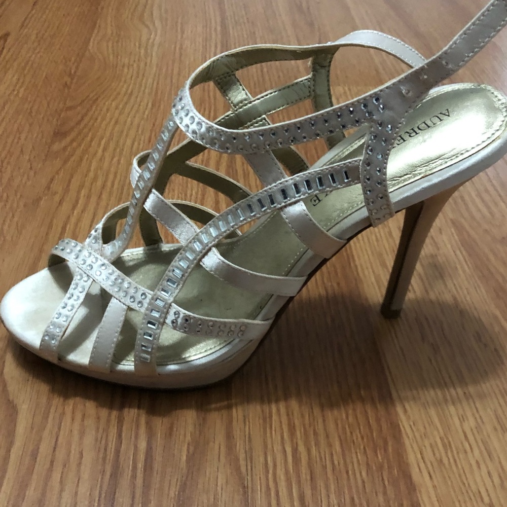 Women’s Size 8 Audrey Brooke High Heel
